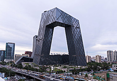 男人和女人在APP：极速定制，社交竞速，数字时代的汽车文化多元表达-2