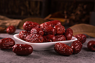 国产成人色：霓虹赛道融合东方美学，本土竞速新作颠覆驾驶体验-2