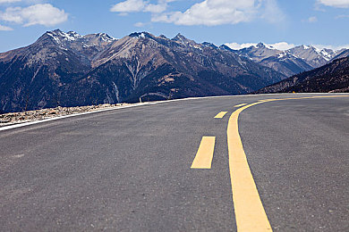 蜜桃综合AV：霓虹都市，极速幻影与全能座驾的暗夜交锋