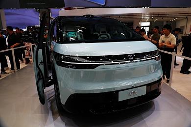 黄,软件：赛车游戏改装诱惑揭秘，合法技巧助你成为赛道王者-2