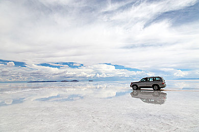 亚州新一区两区：霓虹幻影，东方极速的双重协奏曲
