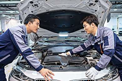 中国少妇XXXXxX：都市竞速新作今日上线，家庭与飞车的双面人生如何平衡-2