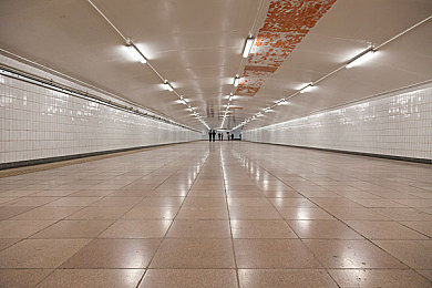 亚洲超碰一区二区：极速领域双雄，东方赛道极致驾驭体验全揭秘