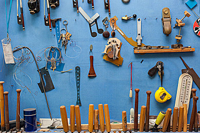 不知火舞和三个小男孩在公园里面的：格斗女王疾驰樱花赛道，极限流学徒竞速争锋