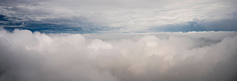 78m隐藏：黄昏赛道中的幽灵车库，解锁传奇车手的终极座驾