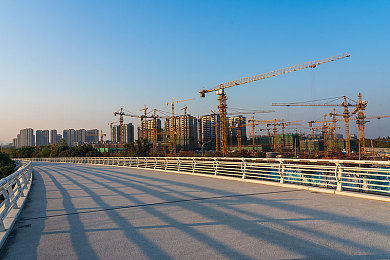 一小孩和妈妈摘萝卜生：亲子农场新作今日上线，温馨协作玩法引爆家庭游戏热潮