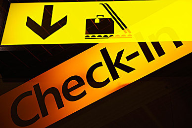 免费看两人夜晚打扑克叫疼又叫舒服#:霓虹赛道暗战,卡牌竞速引爆双轨对决-2