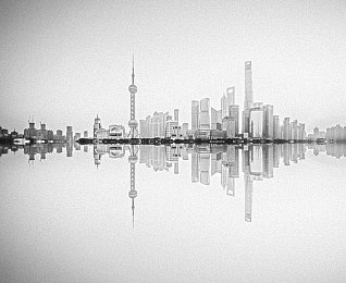 乱亲女洗澡69XX：极速回环，霓虹赛道双向交锋