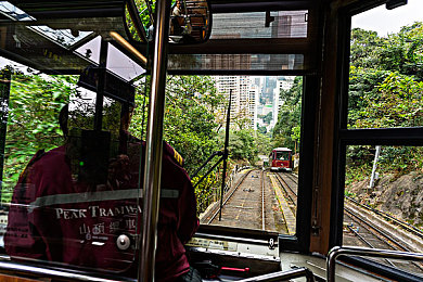 女生和女生一起互动差差差：双人同心其利断金，极速搭档演绎默契驾驶新篇章