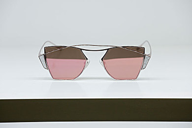 晚上打扑克又疼又叫:心跳对决,沉浸黑暗赌局的策略生存挑战-1