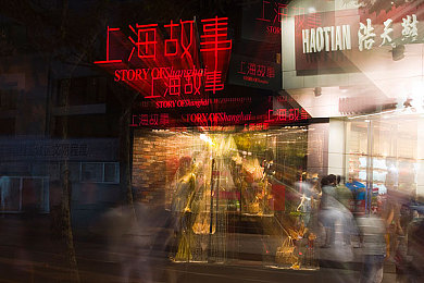 汇聚亚洲一区二区：都市极速风云，真实赛道与动态天气的驾驶盛宴-1