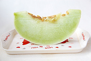 不穿衣服的软件：硬核赛车模拟游戏风靡，极致物理引擎带来纯粹驾驶体验