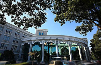 黄色软件下载3.03免费下载：霓虹都市的闪电改装，街头竞速的自由狂想曲-2