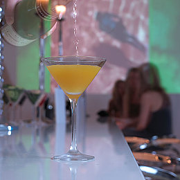 3P骚妻：三人同心极速狂飙，策略协作共舞赛道风云