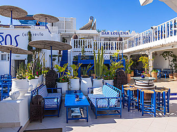 黄色软件 OPPO：赛车游戏第三方改装插件流行，玩家热议性能破解与封号风险