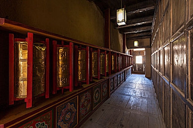 78m隐藏通道5免费观看：地下狂飙，霓虹隧道中的午夜秘径寻踪