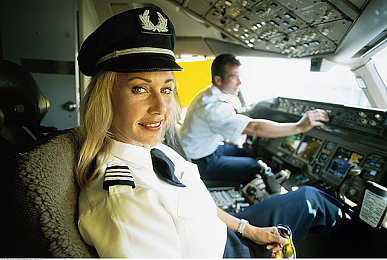 美女什么都没有穿软件：极简硬核赛车游戏，回归纯粹驾驶本质-1