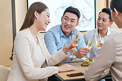 黄色APP3：极速编程师，数据赛道上的代码狂飙之旅