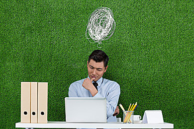 挠裸体女同学乳尖到崩溃：极速心战，决胜于弯道前的微妙失衡-2