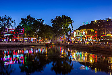 最好看的2019中文：霓虹夜幕下的双面狂飙，棕榈城街头竞速传奇