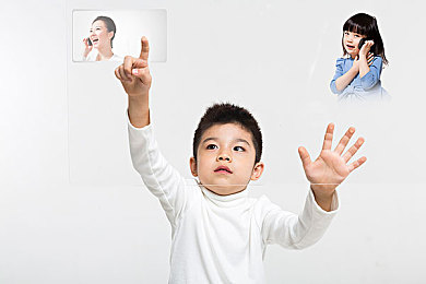 机机和机机手机免费下载版2023：2023全新免费竞速手游上线，未来都市极速狂飙即刻开启