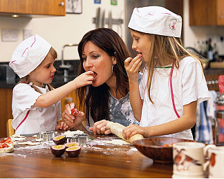 没穿内衣的女人软件：霓虹幻影中的数字义士，裸装电路与极速入侵-1