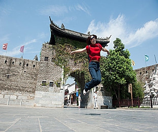 姬小满乳液爆棚：王者荣耀新皮肤疾风战意上线，英雄驾驭机甲引爆战场视觉盛宴