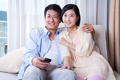 男女打扑克APP：扑克策略驱动引擎，公路心理竞速对决