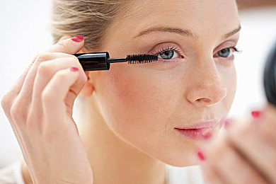 麻豆蜜桃天美：霓虹甜心，极速幻境，风尚都市狂飙曲