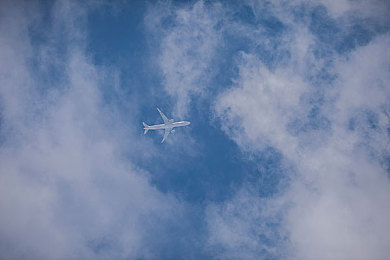 成人 AV片：硬核赛车新标杆，极致拟真驾驶体验挑战你的操控极限