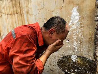 色多多视频APP：极速赛道上的色彩能量，视觉盛宴与竞速挑战