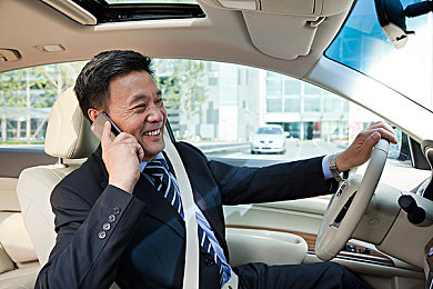 liolianapp污：深夜狂飙新作上线，极速污痕带你体验非法改装与街头竞速的沉浸世界