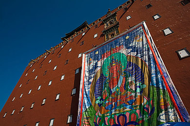 91麻豆天美精东蜜桃传媒的成功：极速传媒大亨，双线打造你的赛车与娱乐帝国