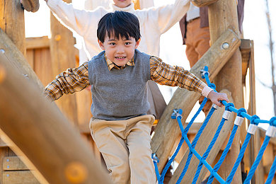 黄色软件免费下载免费3.0.3：极速狂飙新版本上线，免费畅玩深度改装与全新赛道