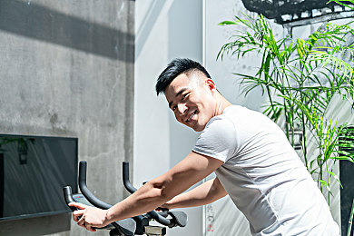 成人在线吃瓜：极限竞速地平线5新攻略，围观玩家趣事提升竞速技巧