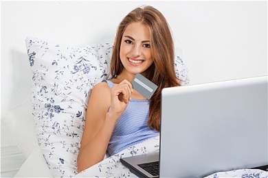 黄色软件推荐：霓虹城极速狂飙，未来赛车新作深度体验今日上线