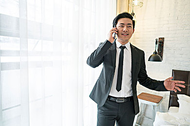 丁香花五月婷：在旧日公路上追寻飘散的记忆芬芳