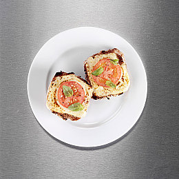 汤姆剧场：经典角色驰骋动态舞台，像素竞速融合策略狂欢