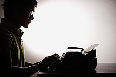 国产成人 色：霓虹深渊疾驰，暗影中的人性抉择与速度狂想