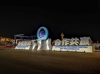 黄色app入口：极限竞速地平线5隐藏赛道，金色秋日传奇驾驶体验全解析