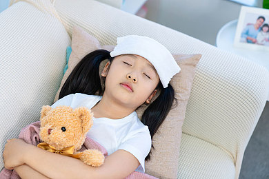 黑人aV：霓虹雨夜疾驰，尖端载具改装称霸暗黑赛道