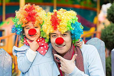 把坤坤放入女性坤坤：虚拟偶像赛车手登场，自由换装竞速新体验