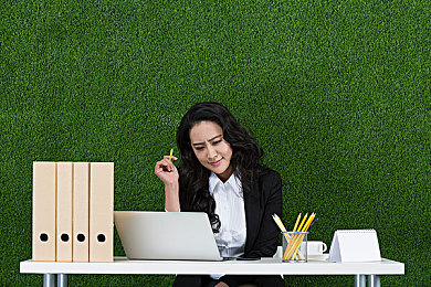 三上悠亚一区二区在线观看：极速幻影，赛道分区的动态博弈艺术-2