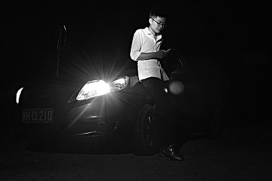 黄色小应用：极速小黄蜂手游上线，独创蜂鸣能量系统引爆改装竞速热潮