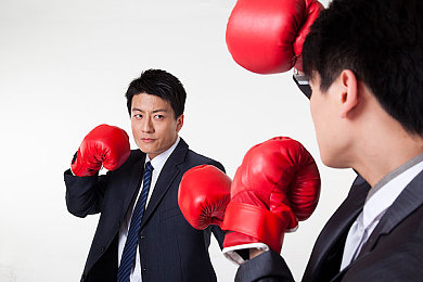 亚洲婷婷五月天：霓虹都市竞速，东方美学与极速激情的完美交融之旅