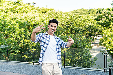 男人插曲女人视频APP免费下载：《极速羁绊》今日上线关键剧情攻略，情感驱动竞速引爆玩家热议