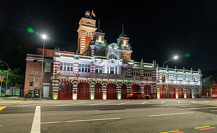 剧烈摇床打扑克视频或表情包：混沌牌桌，动态博弈与策略风暴的物理狂欢