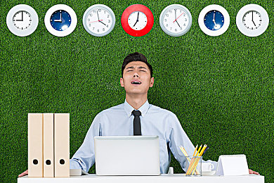 乖乖女校花被打光屁股：超越传奇对手，体验校园赛道的逆袭之旅-1