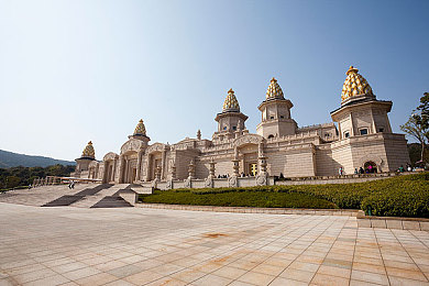 修修漫画免费漫画入口页面：极速绘影，改装赛道上的动态漫画之旅