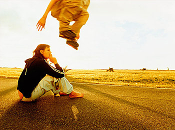 国模李梓熙：风驰电掣的时尚，自定义赛道上的东方美学之旅-2